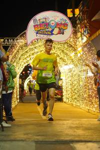 BIB: 0310, 50193
                            <button type="button" onclick="openModal(21832348)" class="btn btn-primary btn-sm float-right btn-popup" data-toggle="modal" data-target=".modal-high-quality">
                        <i class="fas fa-shopping-cart"></i> Add to Cart
                    </button>
                                            <button type="button" onclick="isThisMe(21832348, true)" class="btn btn-success btn-sm float-right btn-popup btn-isme hidden" data-toggle="tooltip" data-placement="bottom" title="นี่คือรูปของคุณใช่ไหม คลิกที่นี่เพื่อเอาเข้าอัลบั้ม">
                        <i class="fas fa-plus"></i> Add to album
                    </button>
                    <button type="button" onclick="isThisMe(21832348, false)" class="btn btn-warning btn-sm float-right btn-popup btn-isnotme hidden">
                        <i class="fas fa-ban"></i> Remove from album
                    </button>